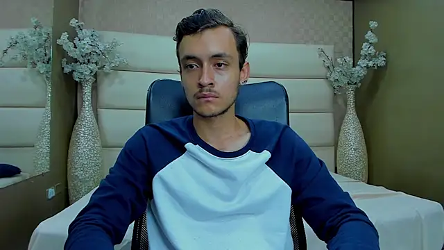 Snapshot of Desmon_Clark chatting on February 2, 2025, 6:04 am Desmon Clark online show from February 2, 2025, 6:04 am