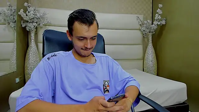 Snapshot of Desmon_Clark chatting on February 2, 2025, 7:14 pm Desmon Clark online show from February 2, 2025, 7:14 pm