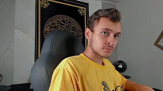 Snapshot of Desmon_Clark chatting on February 4, 2025, 9:41 pm Desmon Clark online show from February 4, 2025, 9:41 pm