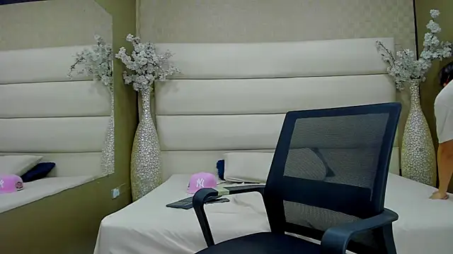 Snapshot of Desmon_Clark chatting on February 6, 2025, 8:50 am Desmon Clark online show from February 6, 2025, 8:50 am