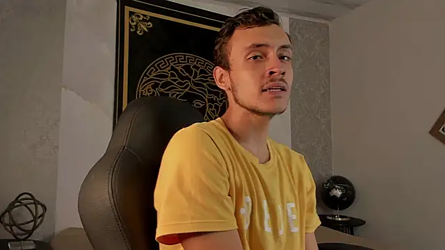 Snapshot of Desmon_Clark chatting on February 7, 2025, 7:59 pm Desmon Clark online show from February 7, 2025, 7:59 pm