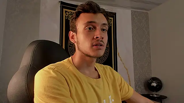 Snapshot of Desmon_Clark chatting on February 7, 2025, 11:24 pm Desmon Clark online show from February 7, 2025, 11:24 pm