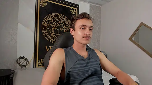 Snapshot of Desmon_Clark chatting on February 9, 2025, 11:46 pm Desmon Clark online show from February 9, 2025, 11:46 pm