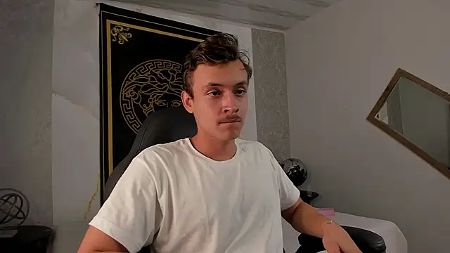 Snapshot of Desmon_Clark chatting on February 11, 2025, 7:59 pm Desmon Clark online show from February 11, 2025, 7:59 pm