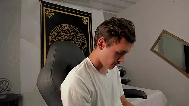 Snapshot of Desmon_Clark chatting on February 11, 2025, 11:22 pm Desmon Clark online show from February 11, 2025, 11:22 pm