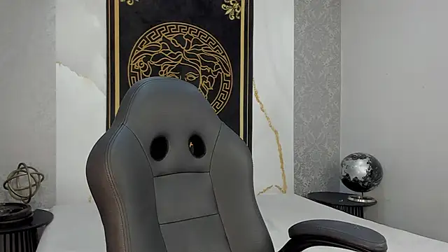 Snapshot of Desmon_Clark chatting on February 19, 2025, 10:20 pm Desmon Clark online show from February 19, 2025, 10:20 pm