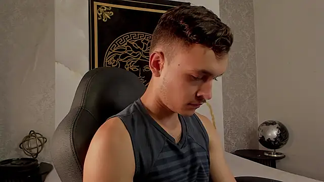 Snapshot of Desmon_Clark chatting on February 20, 2025, 7:34 am Desmon Clark online show from February 20, 2025, 7:34 am