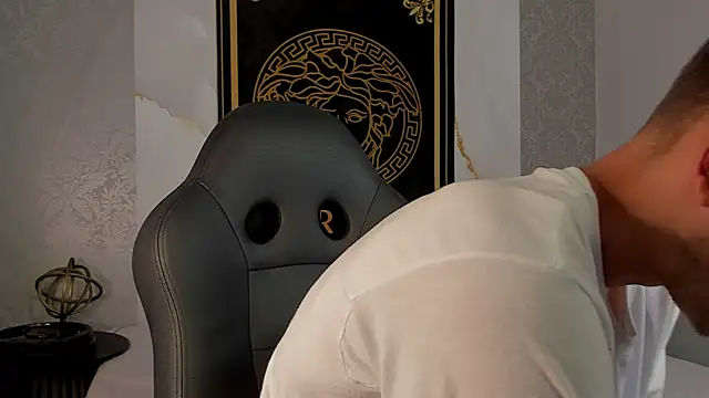 Snapshot of Desmon_Clark chatting on February 25, 2025, 12:25 am Desmon Clark online show from February 25, 2025, 12:25 am