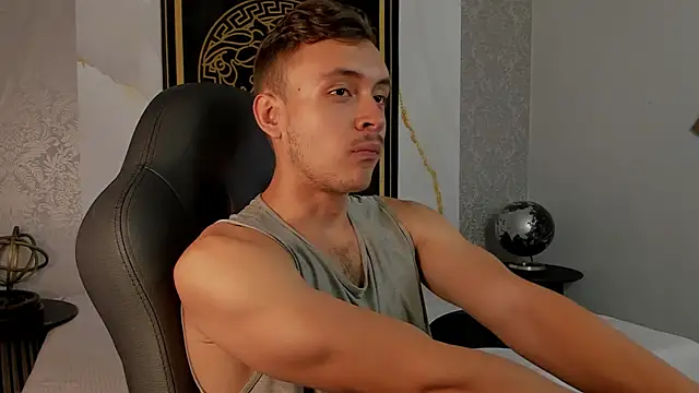 Snapshot of Desmon_Clark chatting on February 26, 2025, 4:47 am Desmon Clark online show from February 26, 2025, 4:47 am