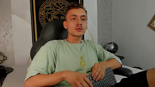 Snapshot of Desmon_Clark chatting on February 27, 2025, 1:38 am Desmon Clark online show from February 27, 2025, 1:38 am