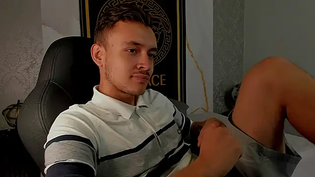 Snapshot of Desmon_Clark chatting on March 2, 2025, 10:48 pm Desmon Clark online show from March 2, 2025, 10:48 pm