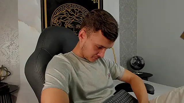 Snapshot of Desmon_Clark chatting on March 4, 2025, 9:00 pm Desmon Clark online show from March 4, 2025, 9:00 pm