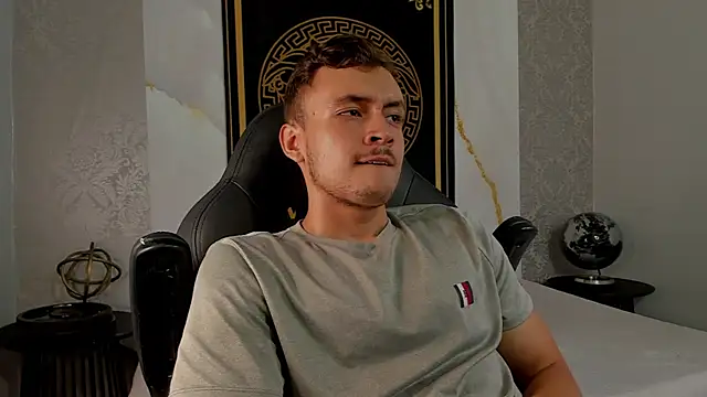 Snapshot of Desmon_Clark chatting on March 5, 2025, 12:05 am Desmon Clark online show from March 5, 2025, 12:05 am