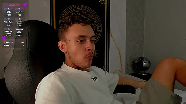 Snapshot of Desmon_Clark chatting on March 6, 2025, 4:19 am Desmon Clark online show from March 6, 2025, 4:19 am