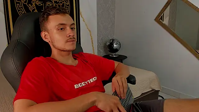 Snapshot of Desmon_Clark chatting on March 7, 2025, 1:42 am Desmon Clark online show from March 7, 2025, 1:42 am