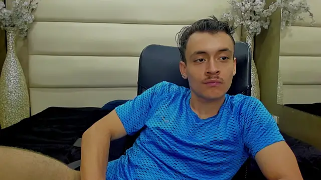 Snapshot of Desmon_Clark chatting on March 11, 2025, 7:15 am Desmon Clark online show from March 11, 2025, 7:15 am