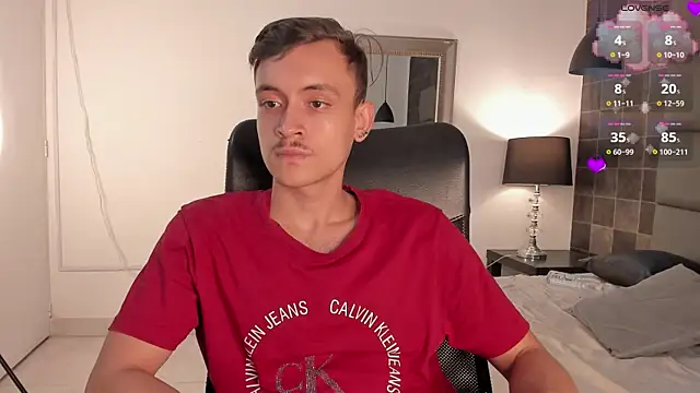 Snapshot of Desmon_Clark chatting on March 13, 2025, 2:16 am Desmon Clark online show from March 13, 2025, 2:16 am