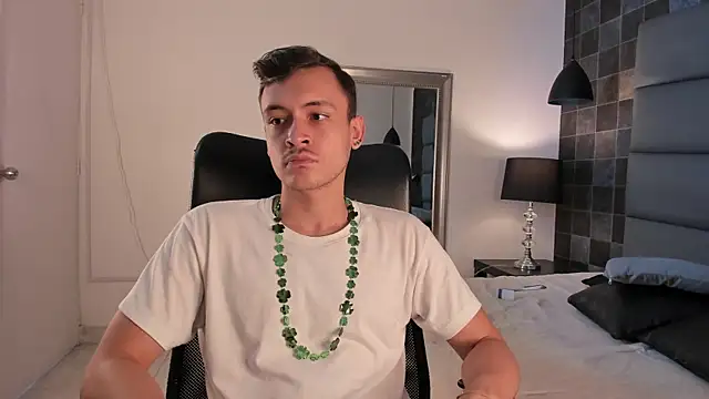 Snapshot of Desmon_Clark chatting on March 17, 2025, 9:13 pm Desmon Clark online show from March 17, 2025, 9:13 pm