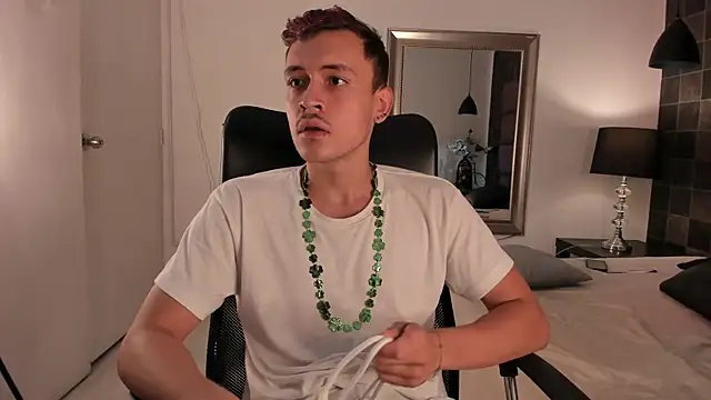 Snapshot of Desmon_Clark chatting on March 18, 2025, 12:16 am Desmon Clark online show from March 18, 2025, 12:16 am