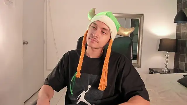 Snapshot of Desmon_Clark chatting on March 18, 2025, 6:25 am Desmon Clark online show from March 18, 2025, 6:25 am