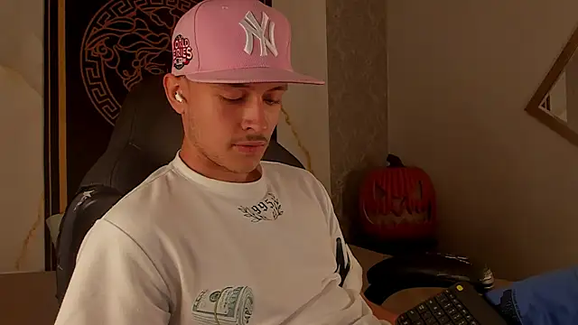 Snapshot of Desmon_Clark chatting on October 3, 2025, 10:18 pm Desmon Clark online show from October 3, 2025, 10:18 pm