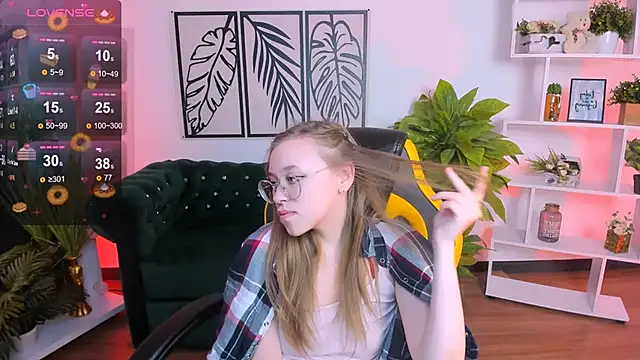 LayriantaVee online show from February 25, 2025, 6:47 am