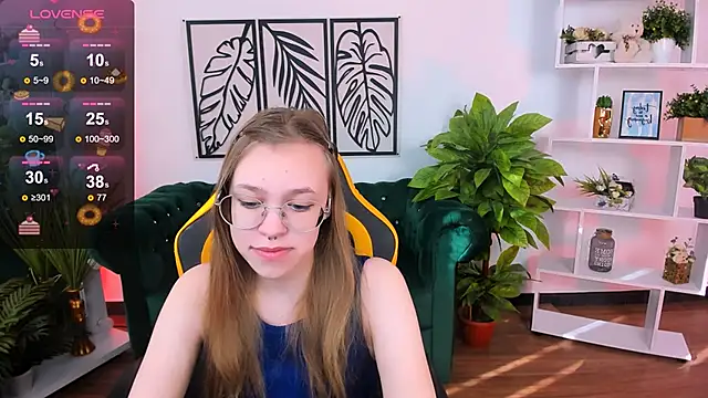 LayriantaVee online show from March 7, 2025, 6:57 am