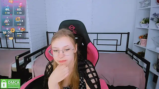 LayriantaVee online show from March 11, 2025, 7:15 am