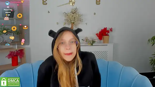 LayriantaVee online show from October 10, 2025, 6:12 am