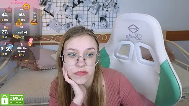 Snapshot of LayriantaVee chatting on April 7, 2026, 6:25 am LayriantaVee online show from April 7, 2026, 6:25 am