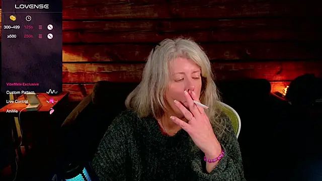 Snapshot of AliceHarlot chatting on September 9, 2025, 4:01 am AliceHarlot online show from September 9, 2025, 4:01 am