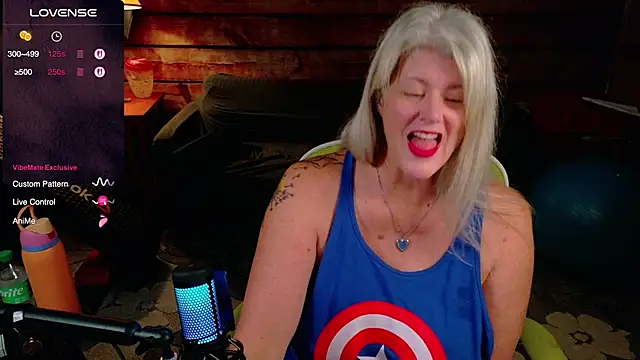 Snapshot of AliceHarlot chatting on October 1, 2025, 3:01 am AliceHarlot online show from October 1, 2025, 3:01 am