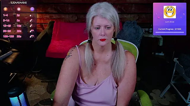 Snapshot of AliceHarlot chatting on October 22, 2025, 3:07 am AliceHarlot online show from October 22, 2025, 3:07 am