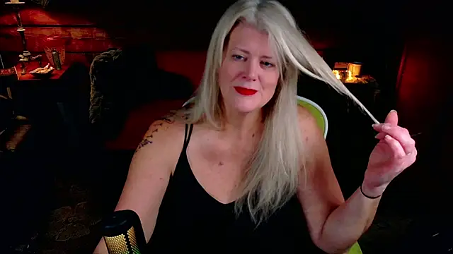 Snapshot of AliceHarlot chatting on November 28, 2025, 5:54 am AliceHarlot online show from November 28, 2025, 5:54 am