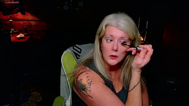 Snapshot of AliceHarlot chatting on December 23, 2025, 5:49 am AliceHarlot online show from December 23, 2025, 5:49 am