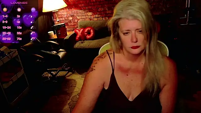 Snapshot of AliceHarlot chatting on February 13, 2026, 5:03 am AliceHarlot online show from February 13, 2026, 5:03 am