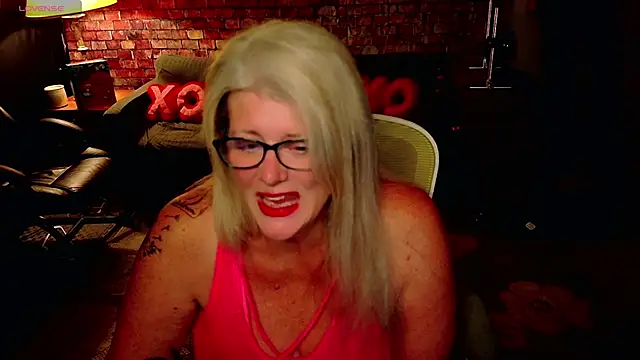 Snapshot of AliceHarlot chatting on February 17, 2026, 4:20 am AliceHarlot online show from February 17, 2026, 4:20 am