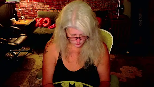 Snapshot of AliceHarlot chatting on February 19, 2026, 5:47 am AliceHarlot online show from February 19, 2026, 5:47 am