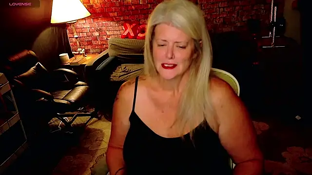 Snapshot of AliceHarlot chatting on February 24, 2026, 3:26 am AliceHarlot online show from February 24, 2026, 3:26 am