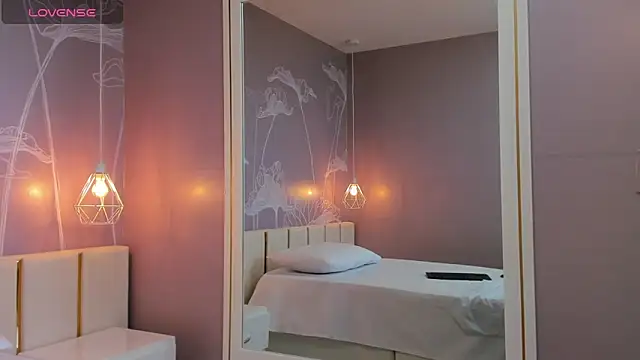 Snapshot of Sensual_Sophie_ chatting on October 14, 2025, 3:24 pm Sensual Sophie online show from October 14, 2025, 3:24 pm