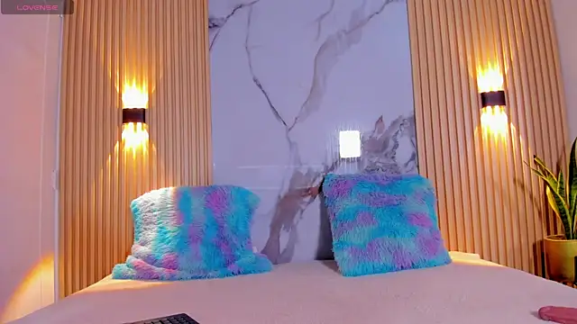 valentina lux online show from September 17, 2025, 3:08 am