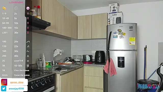 Aaron ST online show from April 15, 2026, 2:46 pm