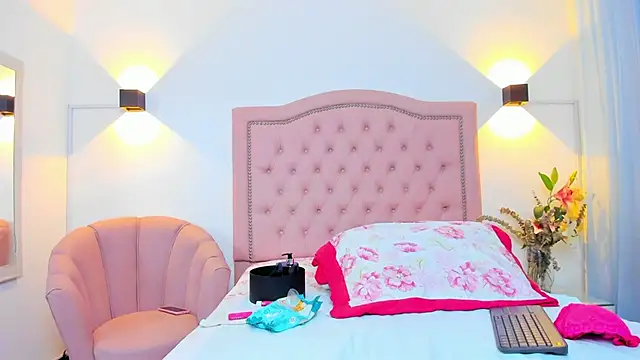 Snapshot of JulieeHabubu chatting on October 24, 2025, 3:25 am JulieeHabubu online show from October 24, 2025, 3:25 am