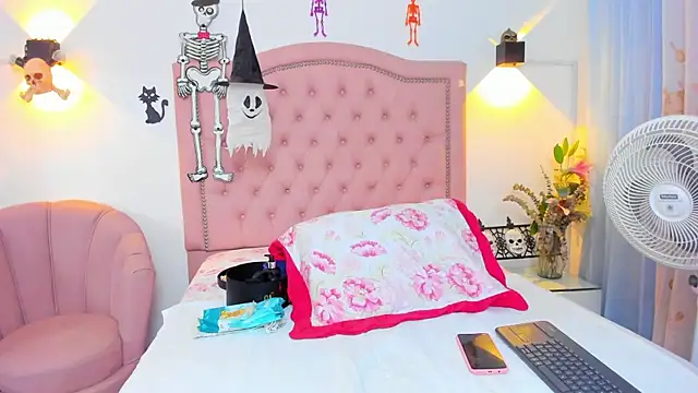 Snapshot of JulieeHabubu chatting on October 25, 2025, 3:47 am JulieeHabubu online show from October 25, 2025, 3:47 am