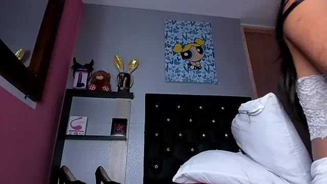 skinnycollins1 online show from February 12, 2025, 2:24 am