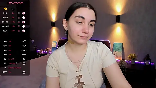 hannacheekss  online show from February 28, 2025, 8:20 am