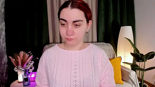 hannacheekss  online show from May 15, 2026, 2:07 am
