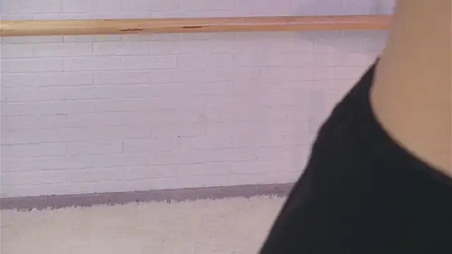 lylylovesyou online show from January 6, 2025, 5:52 am