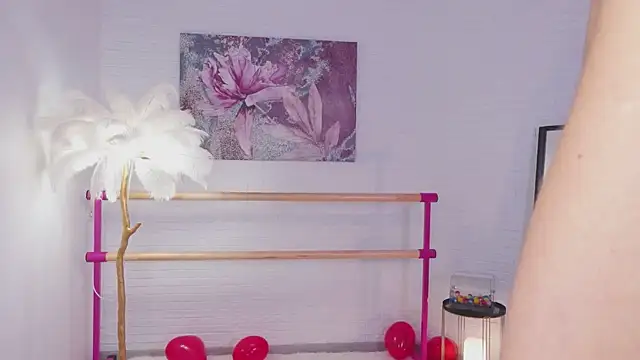 lylylovesyou online show from February 17, 2025, 9:56 am