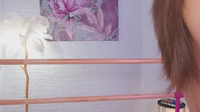 lylylovesyou online show from March 18, 2025, 10:14 am